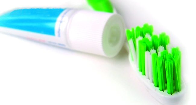 Zahnbürste und Zahnpasta